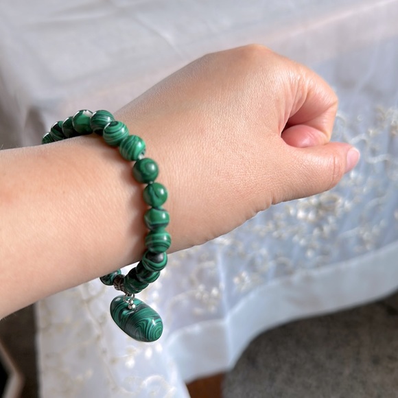 Malachite Bracelet with Heart Pendant - Picture 2 of 2